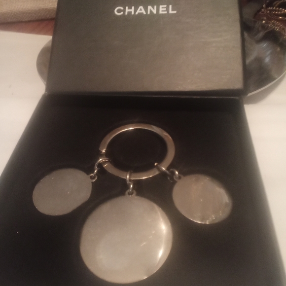 NEW COCO CHANEL KEY CHAIN. - Picture 3 of 4